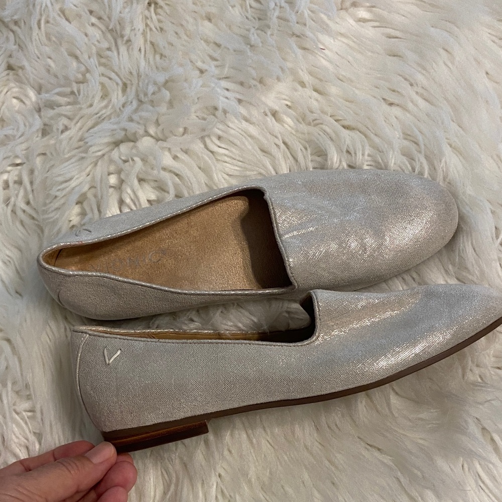 Vionic Shimmering Silver Women's Loafers size 7.5 excellent condition